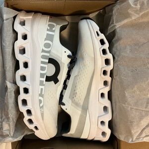 On Men’s Cloudmonster